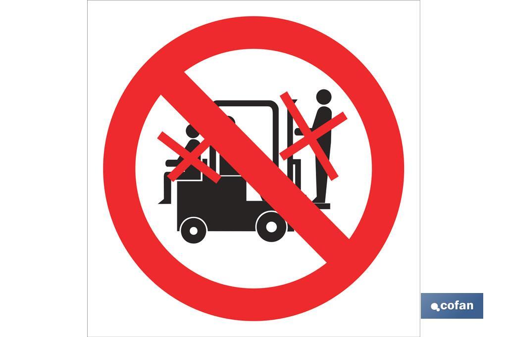 Prohibido personas en carretillas