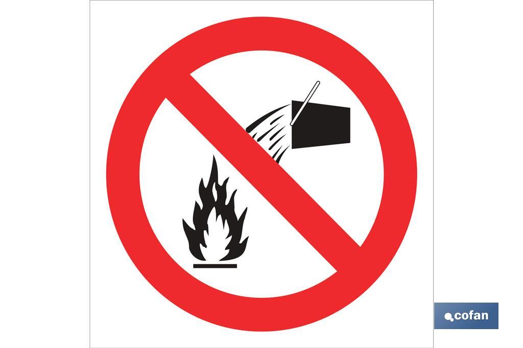 Prohibido apagar fuego con agua